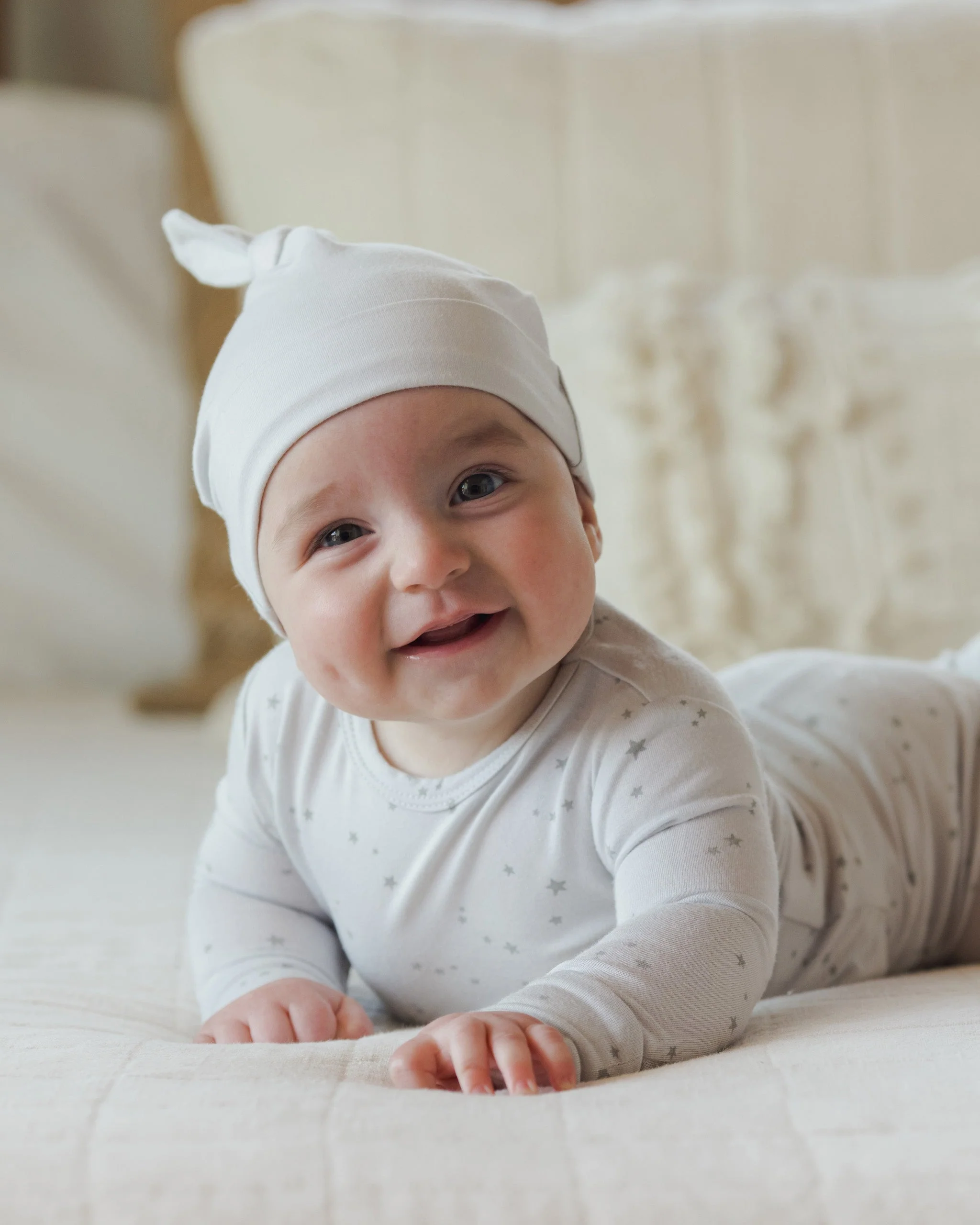 Knotted Baby Hat || Fog - Image 2